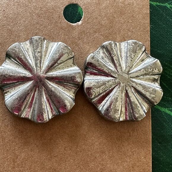 BOGO FREE SILVER VINTAGE BUTTON STATEMENT EARRINGS - Picture 4 of 6